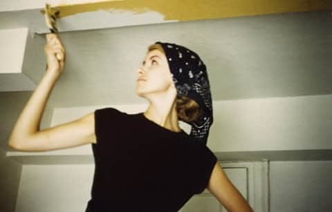 マーサ・スチュワートさんのインスタグラム写真 - (マーサ・スチュワートInstagram)「Make like @marthastewart48 and tackle a paint project this weekend! 🙋🏼‍♀️ Let this week’s #TBT inspire you to go bold when painting your home (including your ceilings!). 🎨 This vintage snapshot was taken in 1965, showing the DIY Queen adding her signature, personalized touches to her New York City apartment. ✨ 📷: courtesy of Martha Stewart」4月12日 1時57分 - marthastewart