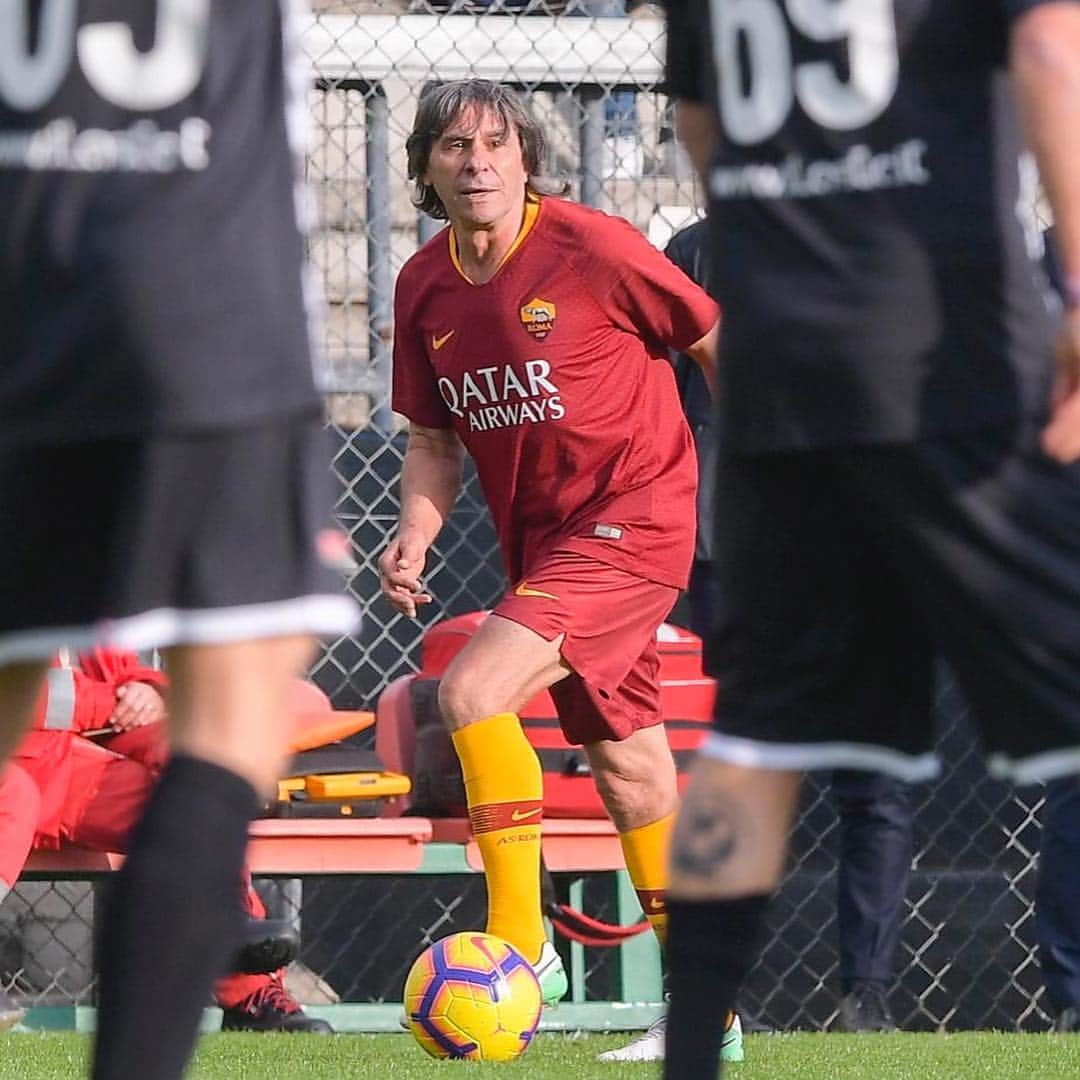 ASローマさんのインスタグラム写真 - (ASローマInstagram)「#ASRoma Legends 🆚 @fiaformulae Drivers 🤩💛❤️」4月12日 2時06分 - officialasroma