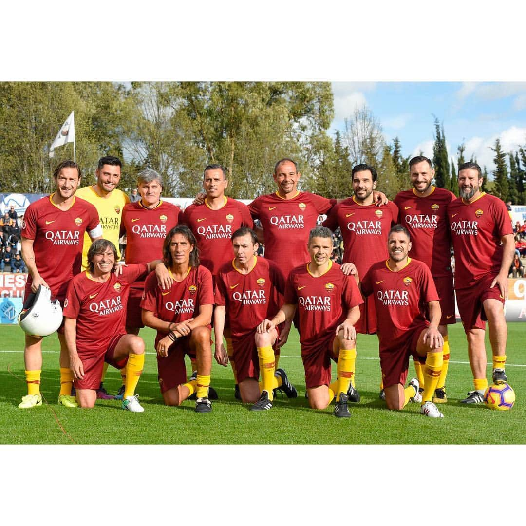 ASローマさんのインスタグラム写真 - (ASローマInstagram)「#ASRoma Legends 🆚 @fiaformulae Drivers 🤩💛❤️」4月12日 2時06分 - officialasroma