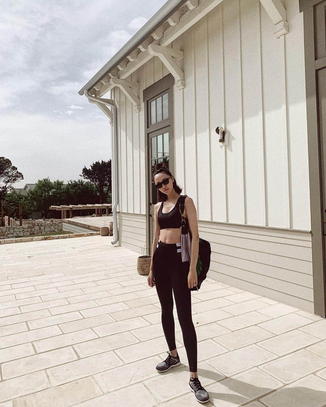 クリッセル・リムさんのインスタグラム写真 - (クリッセル・リムInstagram)「Morning meditation & work out done @miravalresorts 🙏🏻 6 months postpartum and I’m finally starting to feel like myself again. As I get busier... Meditation has become essential to my life. To clear my mind and start the day with a clean slate.  #miravalmoments」4月12日 2時06分 - chrisellelim