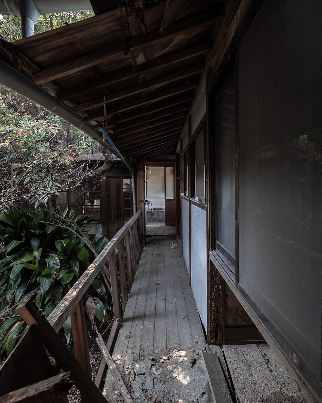 Shinsuke Inoueのインスタグラム：「Project site on Honjima. KADK RENOVATION PROJECT 2019 #HONJIMA #Marugame #Kagawa #Japan #House #Architect #本島 #丸亀 #丸亀市 #香川 #香川県 #日本 #古民家 #家」