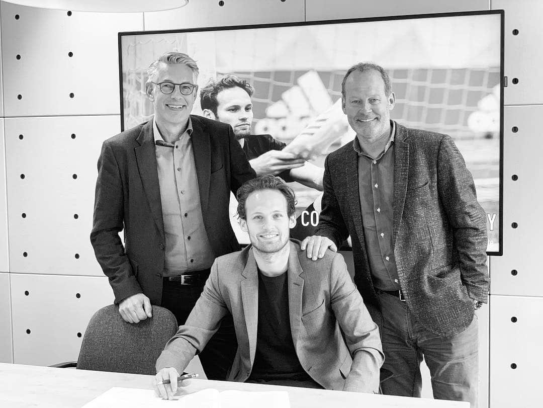 デイリー・ブリントさんのインスタグラム写真 - (デイリー・ブリントInstagram)「New Agreement With @adidasfootball 📝🤝」4月12日 2時02分 - blinddaley