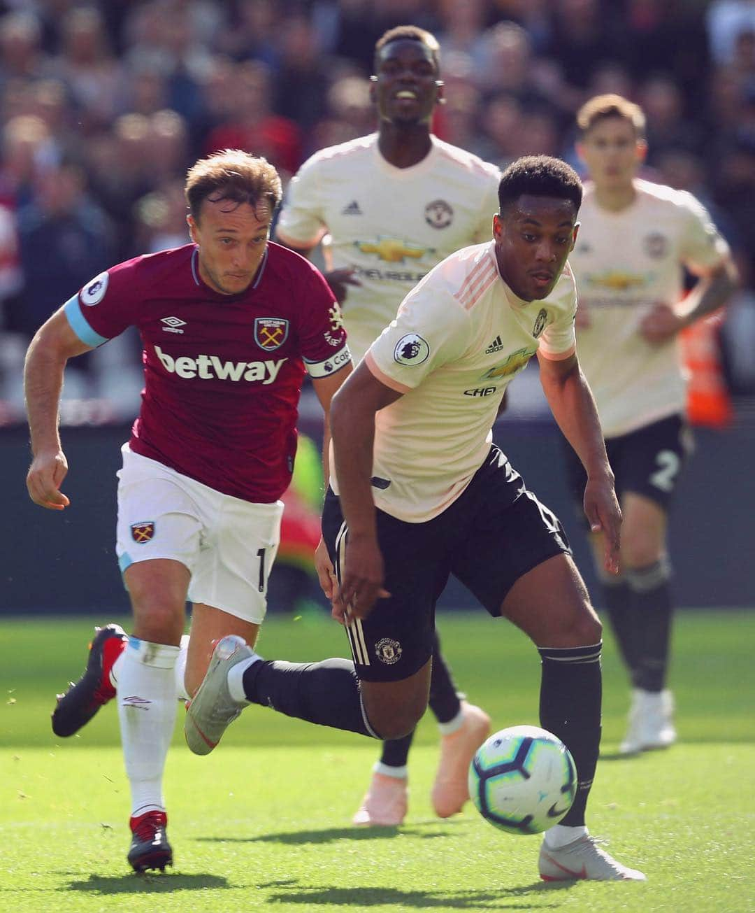 マンチェスター・ユナイテッドさんのインスタグラム写真 - (マンチェスター・ユナイテッドInstagram)「We're back at Old Trafford on Saturday when we host West Ham. #MUFC #PremierLeague」4月12日 2時02分 - manchesterunited