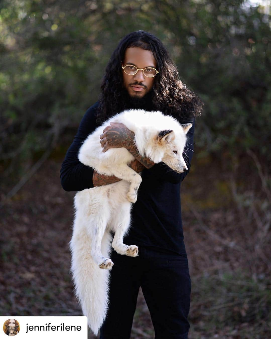 Rylaiさんのインスタグラム写真 - (RylaiInstagram)「The strength in the bond between man and Canid.... each supporting the other in magical ways!! #helpingcanidshealhumans Thank you to to @jenniferilene and @shaheem for this  beautiful photo! . Posted @withrepost • @jenniferilene It was such a great fun to work with @jabcecc, a wonderful fox organization & @shaheem, a talented Deaf dancer. Maksa is one of the most sweetest foxes I’ve ever worked with and I absolutely adore her. Go check their accounts!  I’ll be editing the rest of photos that I’ve taken out west for the next two weeks.  If you’re interested in booking the next time I come out to California, just let me know! 🦊 . . . @jabcecc @shaheem #maksa #fox #foxes #foxesofinstagram #foxlover #foxlove #foxlife #russianfox #jabcecc #deaftalent #shaheem #santaysabel #california #socal #animallover #deafcommunity #foxlovers #animalsco #deafphotographer #moodygrams #supportsmallbusiness #cali #vulpesvulpes #foxinternational」4月12日 2時03分 - jabcecc