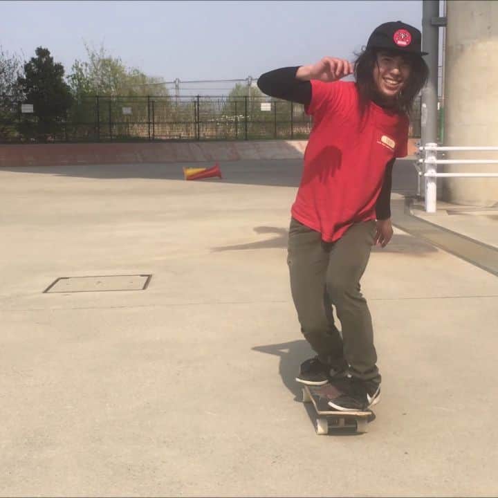 のインスタグラム：「Enjoyed freestyle sk8 with @koyanotomo  #powellperalta  #fscom  #nrsf #goodskates #freestyleskateboarding  #isamuyamamoto  #skateboard #skateboarding #スケボー #スケートボード #skatecrunch  #skatecrunchmag  #skatemaps #thankyouskateboarding #skateeverydamday #shralpin  #hellaclips  #berrics #skatesubmit  #metrogrammed」