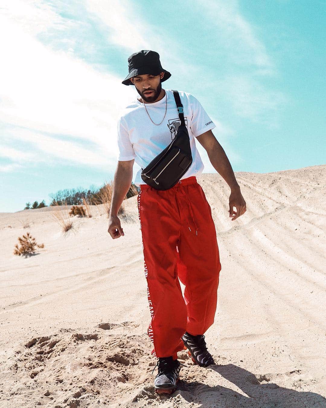 Calvin Kleinさんのインスタグラム写真 - (Calvin KleinInstagram)「Desert found 🌵📍@jkeith.lll sports our logo stripe joggers, fanny pack and #ckest1978 t-shirt — all in time for #CKCOACHELLA. What pieces define your #festivalstyle? ⠀⠀⠀⠀⠀⠀⠀⠀⠀⠀⠀⠀⠀⠀⠀⠀⠀⠀⠀⠀⠀⠀⠀⠀⠀ Tap to shop📲」4月12日 2時17分 - calvinklein