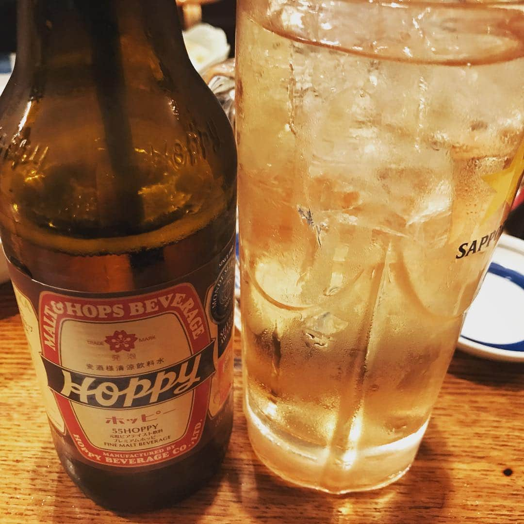 ハロー植田さんのインスタグラム写真 - (ハロー植田Instagram)「先日テンダラー白川さんと飲ませていただきました☆大阪時代一番お世話になった先輩です☆週8でお会いしてました☆ ♪用もなく集合〜隙間だらけの会話でも気になんない〜（B’z『HOMETOWN BOY’S MARCH』より） #テンダラー白川 #久々に飲ませていただいた #白川さん10個上には見えない若さ #僕の方が年上に見える #厳しい現実 #ハロー植田 #bz #赤ホッピー」4月12日 2時18分 - inababa178