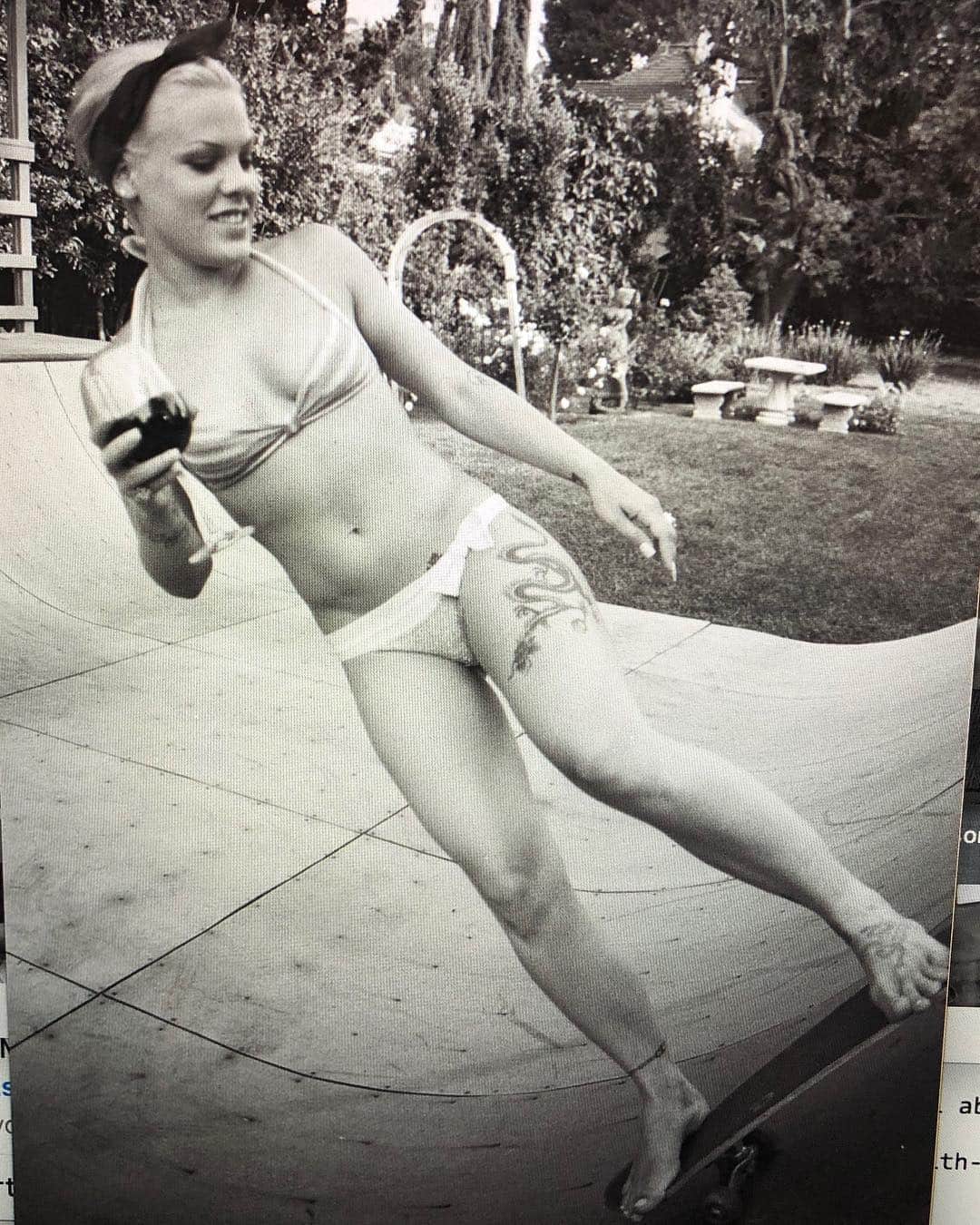 P!nk（ピンク）さんのインスタグラム写真 - (P!nk（ピンク）Instagram)「Tbt ❤️2003 @deborahandersoncreative capturing an old skate sesh.. I used to only skate half pipe barefoot :) good times had by me」4月12日 2時19分 - pink