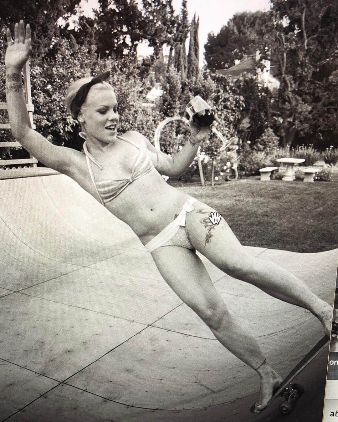 P!nk（ピンク）さんのインスタグラム写真 - (P!nk（ピンク）Instagram)「Tbt ❤️2003 @deborahandersoncreative capturing an old skate sesh.. I used to only skate half pipe barefoot :) good times had by me」4月12日 2時19分 - pink