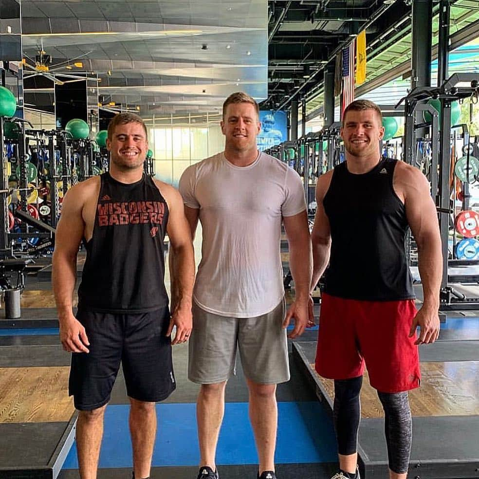 ヒューストン・テキサンズさんのインスタグラム写真 - (ヒューストン・テキサンズInstagram)「Watt a trio. 💪💪💪 (via @jjwatt)」4月12日 2時22分 - houstontexans