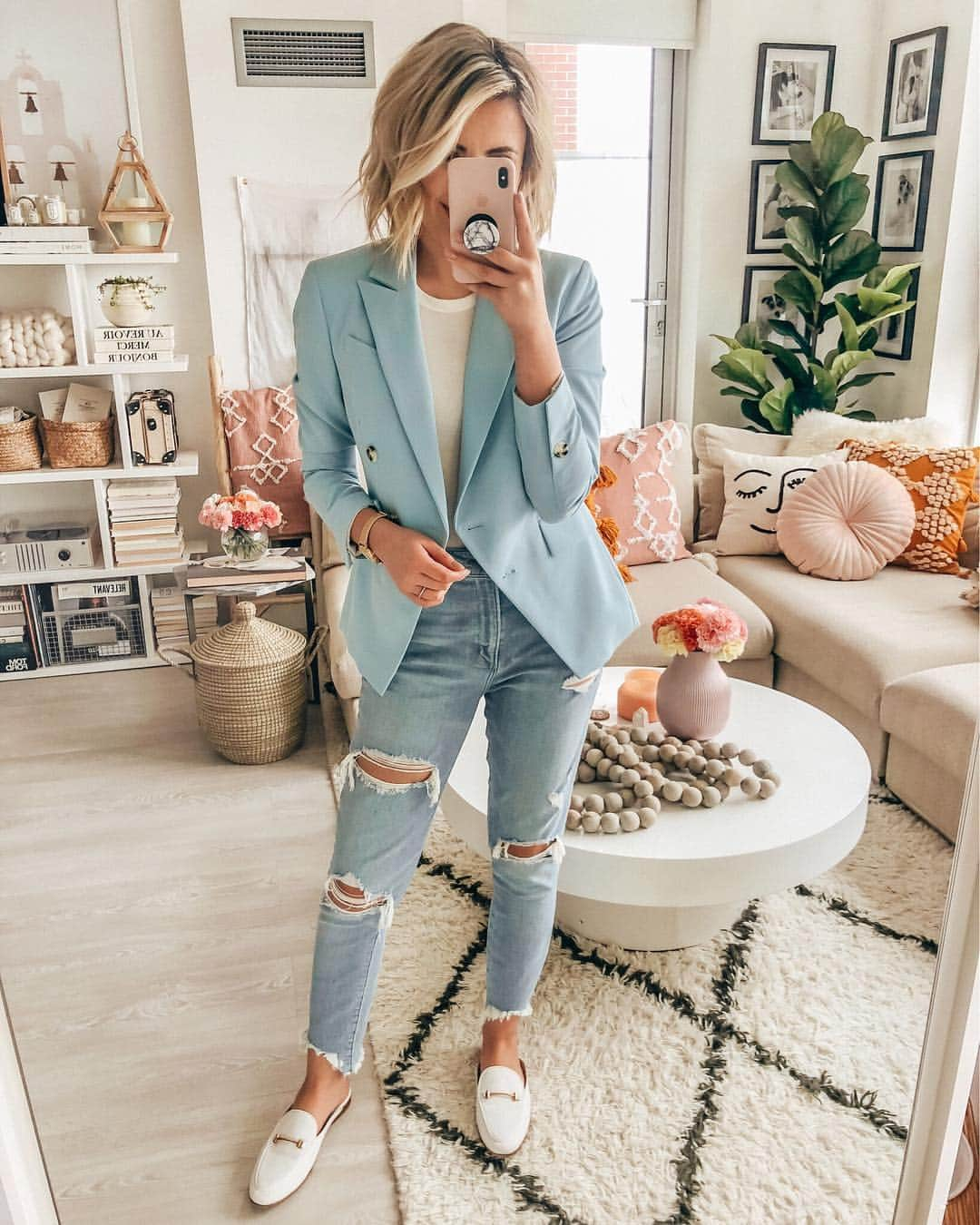 Stephanie Sterjovskiさんのインスタグラム写真 - (Stephanie SterjovskiInstagram)「Love dressing down blazers! I wore this for a date night with heels, but it looks just as cute with some mules. What spring/summer pieces are you shopping for lately? . Linked my whole outfit in the @liketoknow.it app (follow me over there, same username: “stephsterjovski) to shop my daily looks + exclusive content: http://liketk.it/2B4kX @liketoknow.it #liketkit #LTKspring #LTKstyletip #LTKunder100 #outfitoftoday」4月12日 2時32分 - stephsjolly