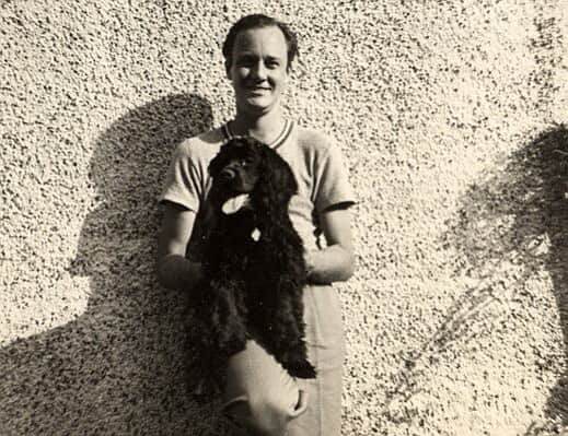 スタン・リーさんのインスタグラム写真 - (スタン・リーInstagram)「Young Stan Lee with a furry friend #NationalPetDay #tbt」4月12日 2時39分 - therealstanlee