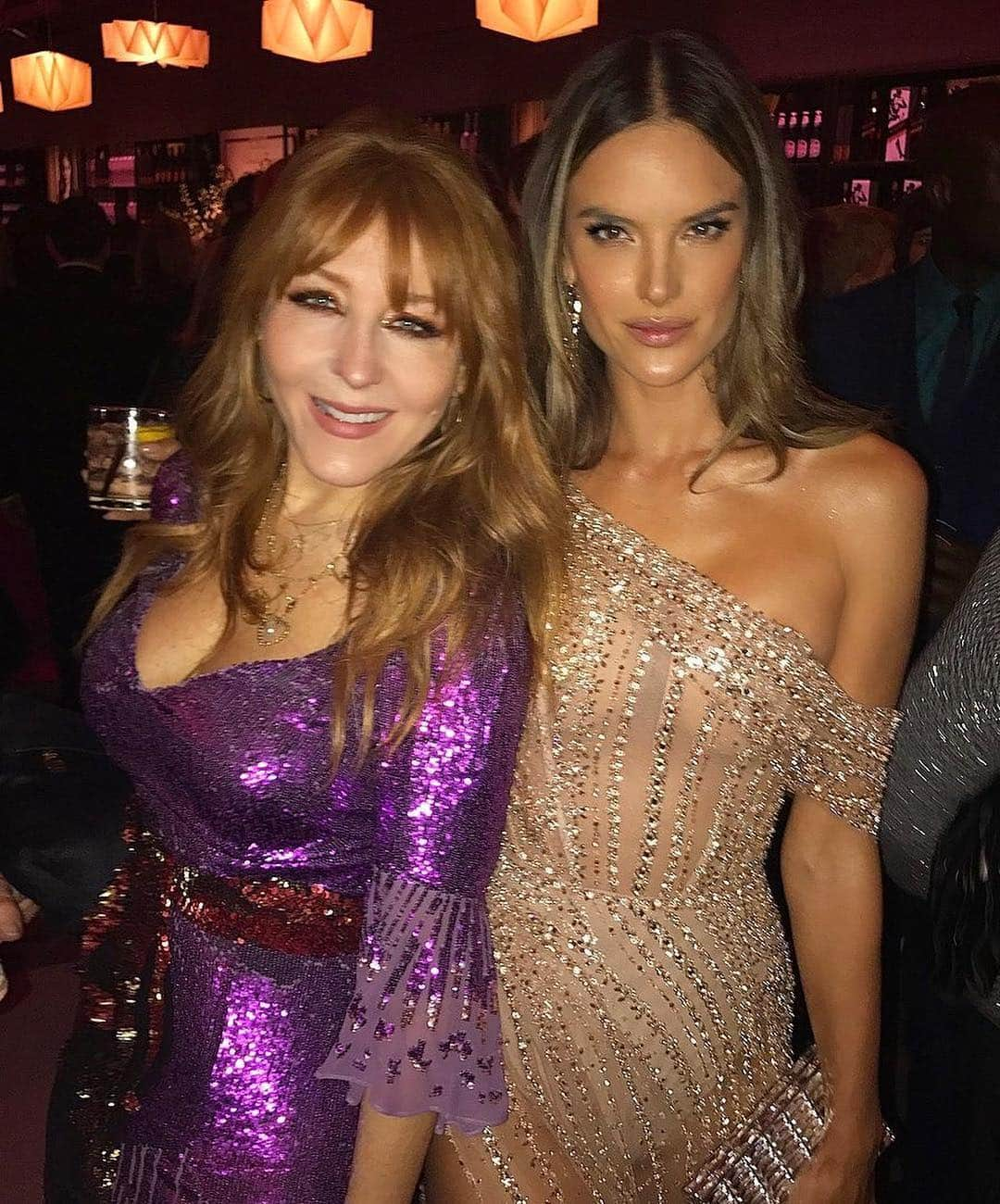 シャーロット・ティルベリーさんのインスタグラム写真 - (シャーロット・ティルベリーInstagram)「Sending birthday kisses to the ULTIMATE #GoldenGoddess ANGEL @alessandraambrosio!! 💖 💖 💖 💖」4月12日 2時44分 - charlottetilbury