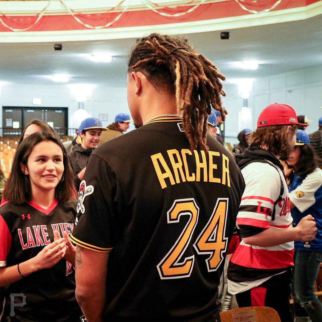 ピッツバーグ・パイレーツさんのインスタグラム写真 - (ピッツバーグ・パイレーツInstagram)「Yesterday, @chrisarcher24 visited with local Chicago high school students as part of @MLB’s Reviving Baseball in Inner Cities (RBI) initiative.」4月12日 2時56分 - pittsburghpirates
