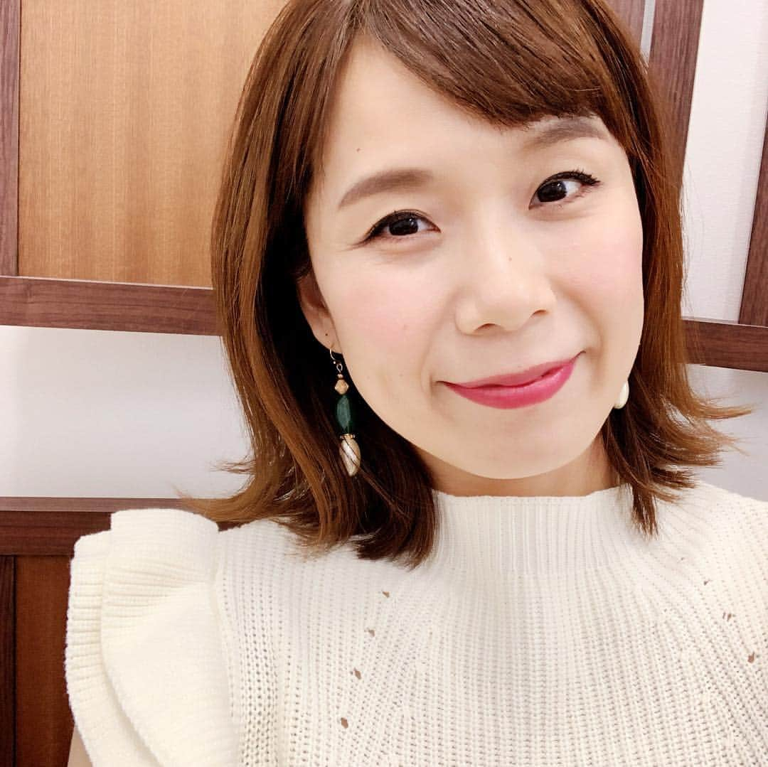 河島あみるさんのインスタグラム写真 - (河島あみるInstagram)「本日の#ゲツキン 衣装 スカートの切り替えが素敵でした💚 ピアスもグリーン 最近 緑好きです😝 @primrosecloset418  #谷町六丁目 #セレクトショップ #chinon #大人コーデ  #春コーデ  @getsukin_eo」4月11日 18時05分 - amiru_kawashima