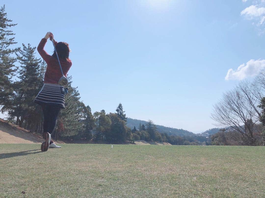 吉川亜樹さんのインスタグラム写真 - (吉川亜樹Instagram)「とある日のゴルフ⛳️ 晴天なり🌞 #ゴルフ#ゴルフ女子 #ゴルフスイング #ゴルフウェア  #golf#ゴルフ好きな人と繋がりたい #吉川亜樹」4月11日 18時02分 - yoshikawa_aki