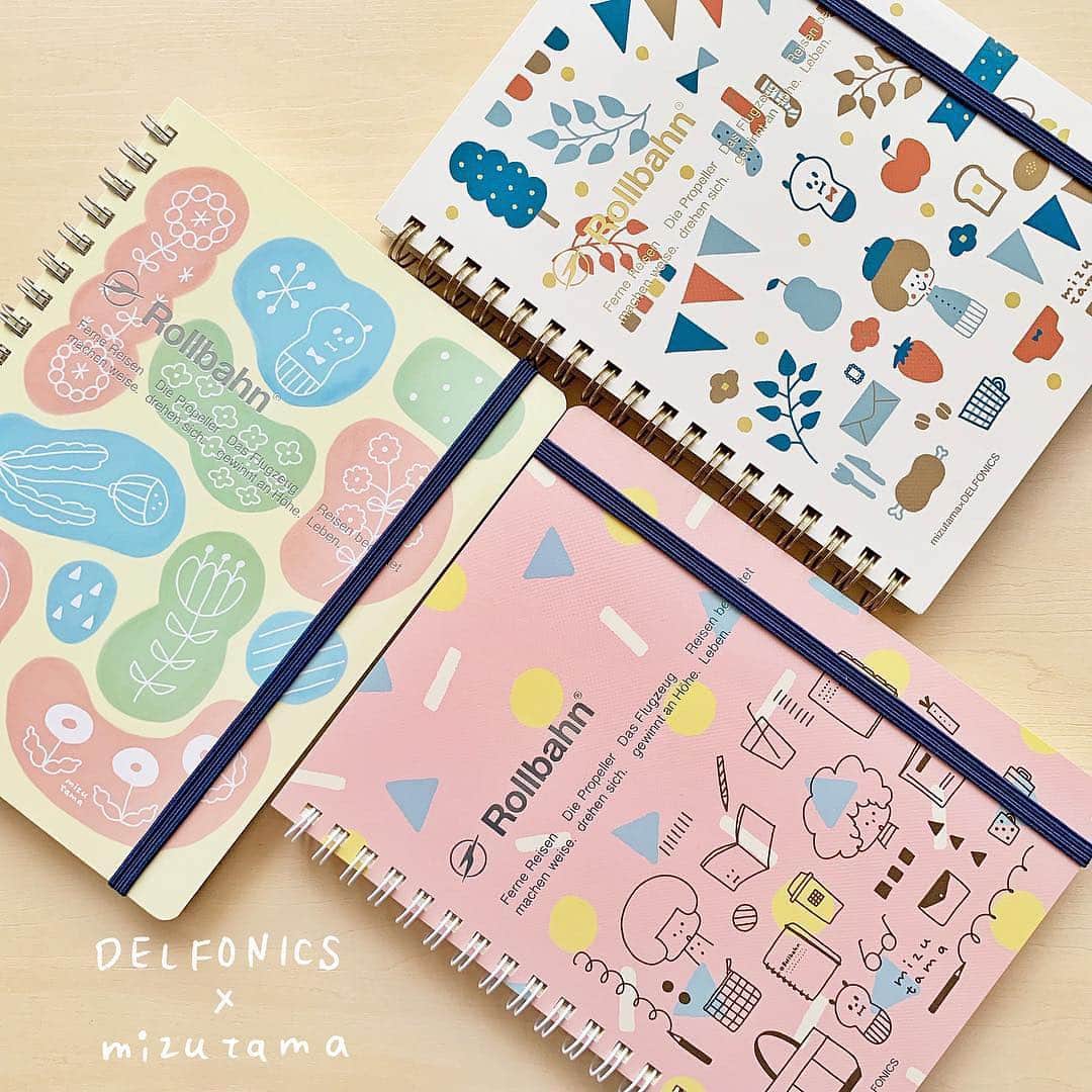mizutamaさんのインスタグラム写真 - (mizutamaInstagram)「いよいよ明日からですね﻿ 文具女子博petit大阪！﻿ いいなーいいなー！﻿ わたしも行きたかった！﻿ （↑本気で行こうと思ってた。笑）﻿ 参戦のみなさん、下調べは完ぺきでしょうか⁉︎﻿ 文具まみれになって楽しんできてください！！﻿ ﻿ 先日の4/1の投稿でもお知らせした﻿ 文具女子博petit大阪で販売になる﻿ 限定mizutamaロルバーンをひとつずつ﻿ わたしの熱いロルバーン愛と共に﻿ 詳しくアップしたいと思います！！﻿ 販売についての詳細は4/1の投稿で👍。﻿ ﻿ ﻿ 自分で言うのもあれですが(笑)﻿ とってもかわいく出来上がっております😍！！﻿ 春色ロルバーン🌷で﻿ 毎日がちょっと楽しくなりますように♪﻿ ﻿ ﻿ ----------------------------------﻿﻿ ﻿﻿ 4/12〜14文具女子博petit大阪﻿ DELFONICS さんの特設ブースにて﻿﻿ 文具女子博会場限定﻿ mizutamaコラボロルバーン販売です！﻿ ﻿﻿ 限定ロルバーンについては﻿﻿﻿ お一人様各柄2冊まで 各日各回限定数ありの﻿﻿﻿ 制限付きになっております。﻿﻿ ﻿﻿ 詳しくはデルフォニックスさんのアカウントにて﻿﻿ @delfonics_official ﻿ ﻿﻿ イベントの詳細は文具女子博さんのアカウントにて﻿﻿ @bungujoshi ﻿﻿ ﻿ ﻿ ----------------------------------﻿﻿ ﻿﻿ ﻿ ﻿﻿ ﻿﻿ そして、そして！全国の皆さん！朗報です！﻿﻿ 今回特別に、デルフォニックスさんの﻿﻿ WEB SHOPでも通販していただけることになりましたー！！！🎉﻿﻿ 4/12 午前11:30〜 数量限定で販売になります。﻿﻿ （先に会員登録しておいた方がいいかと思いますー👍）﻿ 明日4/12からですので﻿ ぜひぜひチェックしてみてください☆﻿ ﻿ ﻿﻿ ﻿﻿ ﻿﻿ ﻿﻿﻿﻿﻿﻿﻿﻿﻿﻿﻿﻿﻿﻿﻿#ロルバーン #ロルバーン愛 #ロルバーン沼﻿﻿ #デルフォニックス #delfonics﻿﻿ #文具女子博 #文具女子博petit大阪﻿﻿ #限定ロルバーン #rollbahn﻿﻿ #文房具 ﻿﻿#文具 #文房具好き﻿﻿﻿﻿ #drawing #doodle  #mizutama﻿﻿ #stationery﻿﻿﻿﻿﻿ #stationerylove﻿﻿﻿﻿ #mizutamaロルバーン ﻿﻿ ﻿﻿ ﻿ わたし…文具女子博に行かないのに…﻿ もの凄く緊張しております…ドキドキする…💓﻿ 今日は枕元にmizutamaロルバーンを置いて﻿ 寝ようと思います(笑)。」4月11日 18時11分 - mizutamahanco