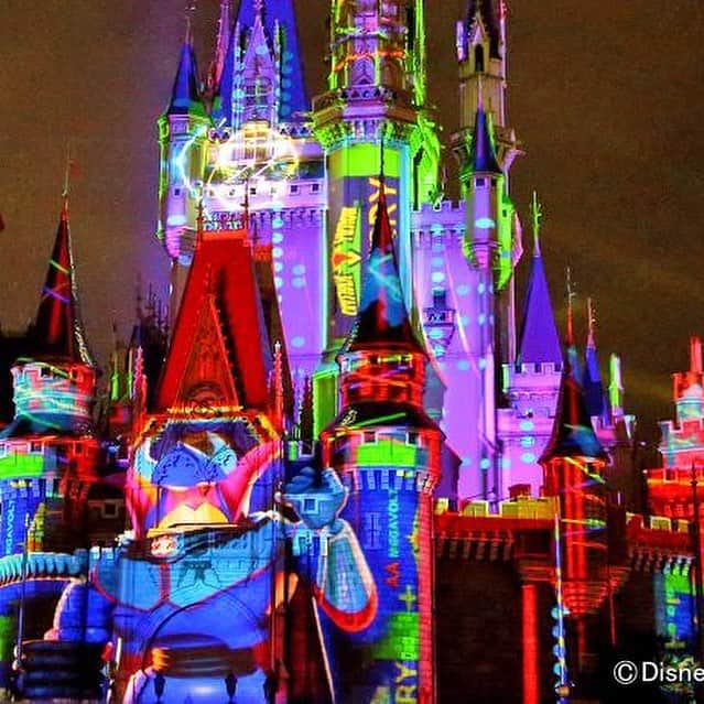 TOKYO FM+さんのインスタグラム写真 - (TOKYO FM+Instagram)「歌手のMiracle Vell Magicさんが東京ディズニーランド®の最新情報をお届け❤️期間限定のショー✨「Celebrate! Tokyo Disneyland」をレポートしてくれました‼️ 詳しくは、ページトップのリンクから「TOKYO FM +」のサイト内の記事をチェック👉 #miraclevellmagic #tokyofm #ラジオ #radio #東京ディズニーランド #期間限定 #シンデレラ城 #celebratetokyodisneyland #tokyodisneyland #トイストーリー」4月11日 18時12分 - tokyofmplus