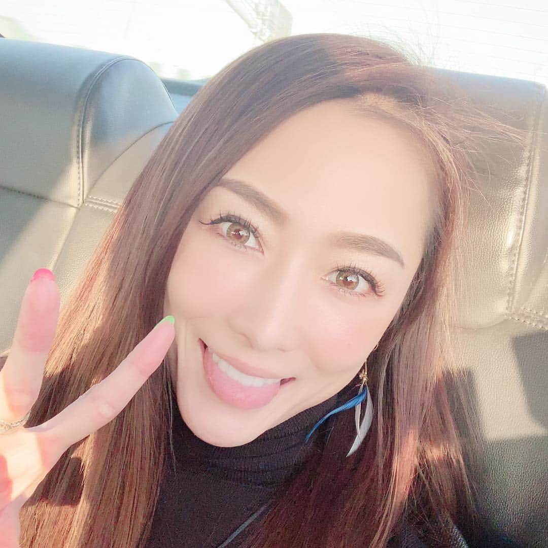 のインスタグラム：「韓国人生経験物語 って、ブログに色々書いてるよん🤗 . いやぁ。。。大変すわ😅 こんな笑顔してるけど、まだそれを知らない笑顔ですw https://ameblo.jp/sayuri-anzu/ アメブロチェックしてみてね😆✨ . #韓国 #korea #人生経験 #杏さゆり #SayuriAnzu」