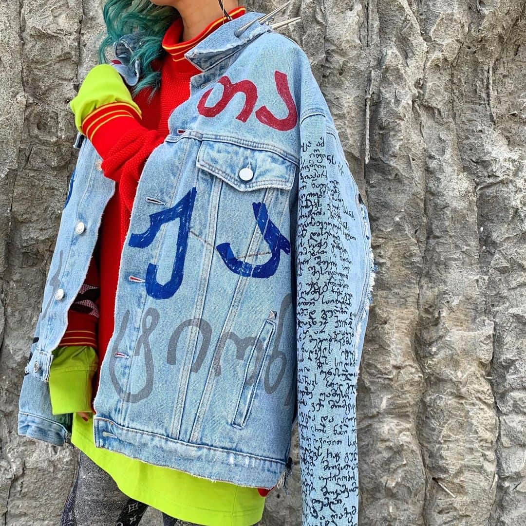 AYINさんのインスタグラム写真 - (AYINInstagram)「・ ・ ・ New arrival✔️ @vetements_official ・ ・ ・ IN store now✔️ ・ ・ #vetements #ayin #19ss」4月11日 18時18分 - ayin_japan