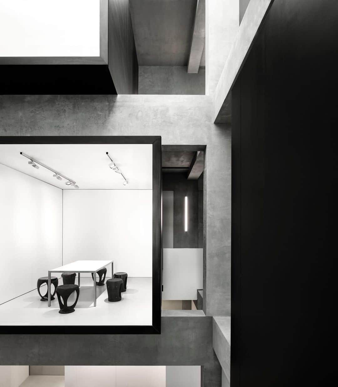 ニールバレットさんのインスタグラム写真 - (ニールバレットInstagram)「Neil Barrett Headquarters Cubed Meeting Rooms at Via Ceresio 7 / Designed by @storagemilano / #NeilBarrett #NeilBarrettHQ #Architecture #GraphicArchitecture #StorageAssociati #MDW2019 #MilanDesignWeek2019」4月11日 18時27分 - neilbarrett