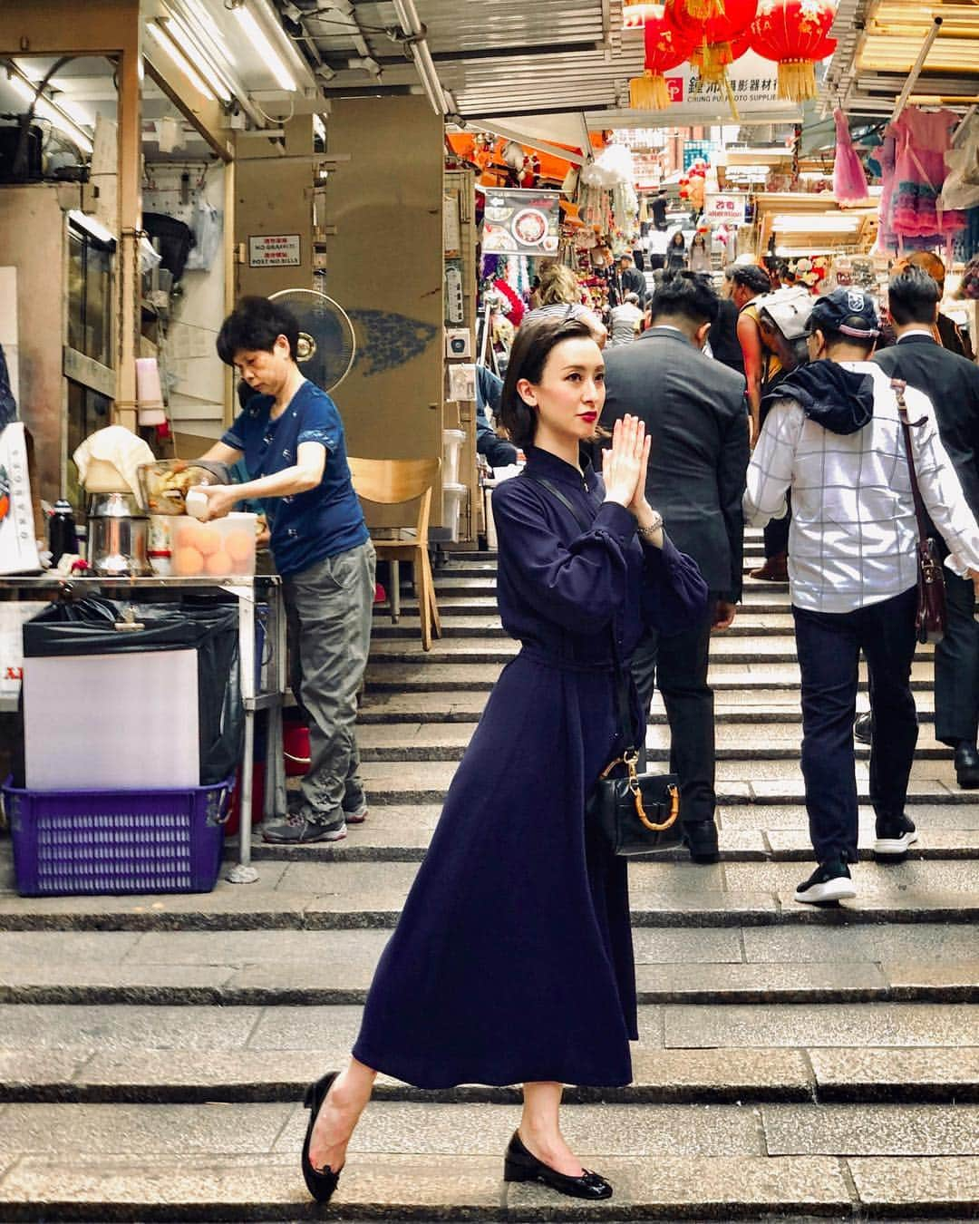 前田紀至子さんのインスタグラム写真 - (前田紀至子Instagram)「大好きな香港！大好きな上環！ ただいま〜という気持ち。 ルジュール @le.jour.lj のマオカラーワンピースが大活躍です。 #香港#上環#前田紀至子世界の旅#ルジュールきしこ」4月11日 18時40分 - ki45m