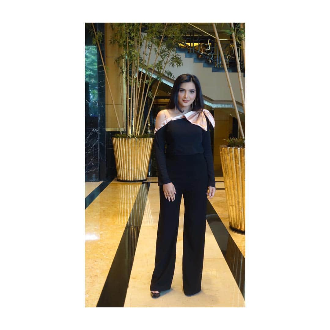 Ashantyさんのインスタグラム写真 - (AshantyInstagram)「Tetep langsing dan sehat dengan @ash.juice 😍 indonesia entrepreneur summit 2019.. outfit by @windysavosacouture」4月11日 18時33分 - ashanty_ash