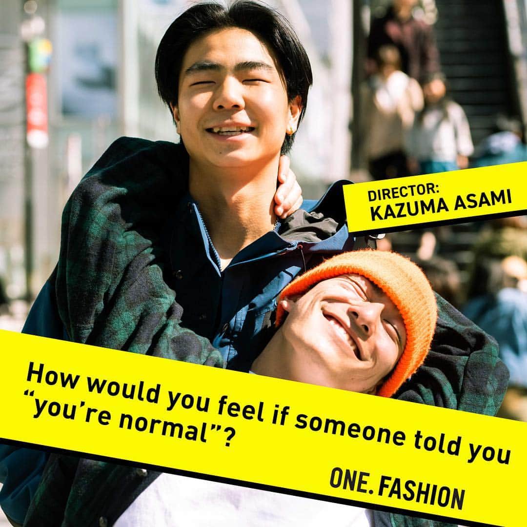 ONE MEDIAさんのインスタグラム写真 - (ONE MEDIAInstagram)「.﻿ 「普通が無ければ、普通じゃないって概念は生まれないので」﻿ ﻿ ﻿ ファッションしかり、職業しかり、趣味しかり。他人と少し違う個性を持った人はやっぱりかっこいいし憧れる。人と違うって、個性的で尊敬できるよね🕺﻿ ﻿ 一方で、「普通」っていう個性もまた素晴らしいと思うんだ。地味とか味気ないとか、そんな意味合いで捉えられがちだけど、そんなマイナスなものなのかな🤔﻿ ﻿ ﻿ というわけで！聞いてきました！🏁﻿ 「普通ってだめなの？」﻿ ﻿ 今回話してくれたセイン（@tokyocitytimes）は、普通であることも大切だと言ってくれた。﻿ ﻿ 「悪いことではないと思います。 何を基準に普通なのかってところは難しいところだけど。もちろん普通であることに対して、 全く目立たなかったり、大きな変化が無いのは刺激が少ないって思う人は多いかもしれないです。﻿ でも、世界には普通っていうアイデンティティは必要だと思う。だから“普通じゃない”っていうアイデンティティも生まれるわけで。その基準みたいなものがあるから個性っていうものが存在するんだと思っています。 だからそれも立派な個性ですよね」﻿ ﻿ “普通”がなければ“普通じゃない”が無い。﻿ 当たり前すぎて忘れてたけど、実はすごく大事な部分だと思った。﻿ ﻿ そんな中、彼は一言こう言っていた🗣﻿ ﻿ 「でもやっぱり、何が普通なのかはわからないですけどね。一体何を基準に考えて普通なのか」﻿ ﻿ こんなこと言ったら元も子も無いけれど、普通っていう概念を語れる人なんていないのかもしれない。そこに10人の人間がいれば、10通りの普通があると思う🧠﻿ ﻿ 最近は自分を魅せるプラットフォームが増えたせいか、やたらとみんなが個性に執着している気がする。ソーシャル鬱なんてワードを聞いたり、他人からの評価に過敏だと感じる。﻿ ﻿ でも、自分を味気ないなんて落ち込む必要はないんじゃないかな。普通である自分は世界に1人だけだし、愛すべき個性なんだと思うんだ🦚﻿ ﻿ 喧嘩をしたり、人を尊敬できたり、好きになったり、嫌いになったり。そんなことがあるのって、お互いの普通が違うからでしょ？つまり、普通っていう中にその人の個性が詰まっているってことだね🤸‍♂️🤸‍♂️🤸‍♂️﻿ ﻿ 教科書に出てきた、あの金子みすゞ先生の言うように、“みんなちがって、みんないい”んだ。普通だって素敵な個性。そのままの自分でいいんだと思いました！﻿ ﻿ みんなは、普通ってつまらないと思う？﻿ コメントで教えてね！カズマが責任持って返信します！﻿ ﻿ 文：@asamikazuma﻿ 📸：@tats_oka ﻿ ﻿#onefashion #streetsnap #ポートレート写真 #fashionsnap #ストリートスナップ #fashionportrait #letitbe #identitydesign #個性 #普通 #金子みすゞ」4月11日 18時34分 - onemediajp