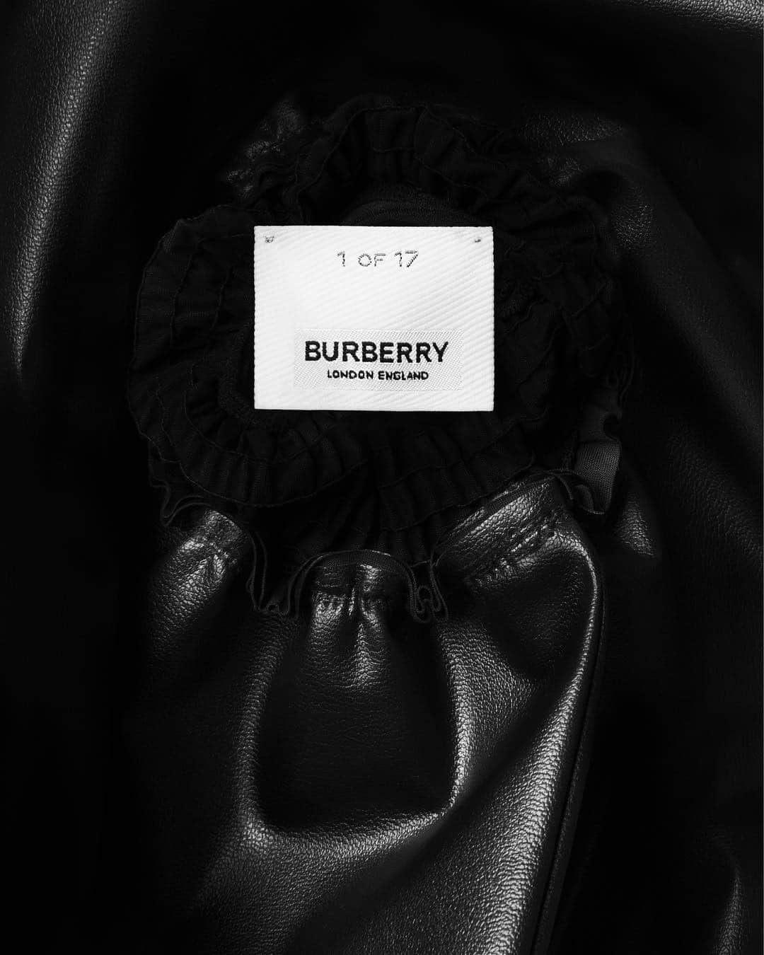Burberryさんのインスタグラム写真 - (BurberryInstagram)「Coming soon: #TheBSeries 17 April . Introducing the #Kingdom sleeves, inspired by the #BurberrySpringSummer19 runway . An exclusive drop of only 17 pairs, each individually numbered . Available on Instagram for 24 hours only」4月11日 18時35分 - burberry