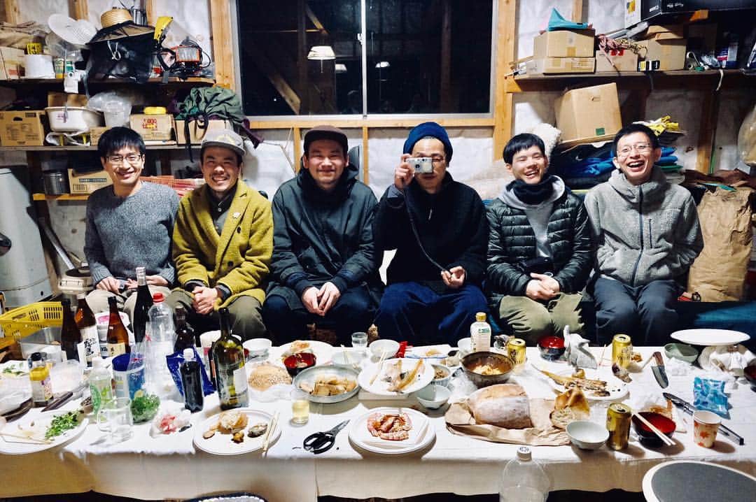 松本野々歩のインスタグラム：「#heitanaka  #北海道ツアー #あだちくん不在 #カクバリズムのタッツ #最高のロケーション #たまにいいカメラ #田中さんちのガレージ」