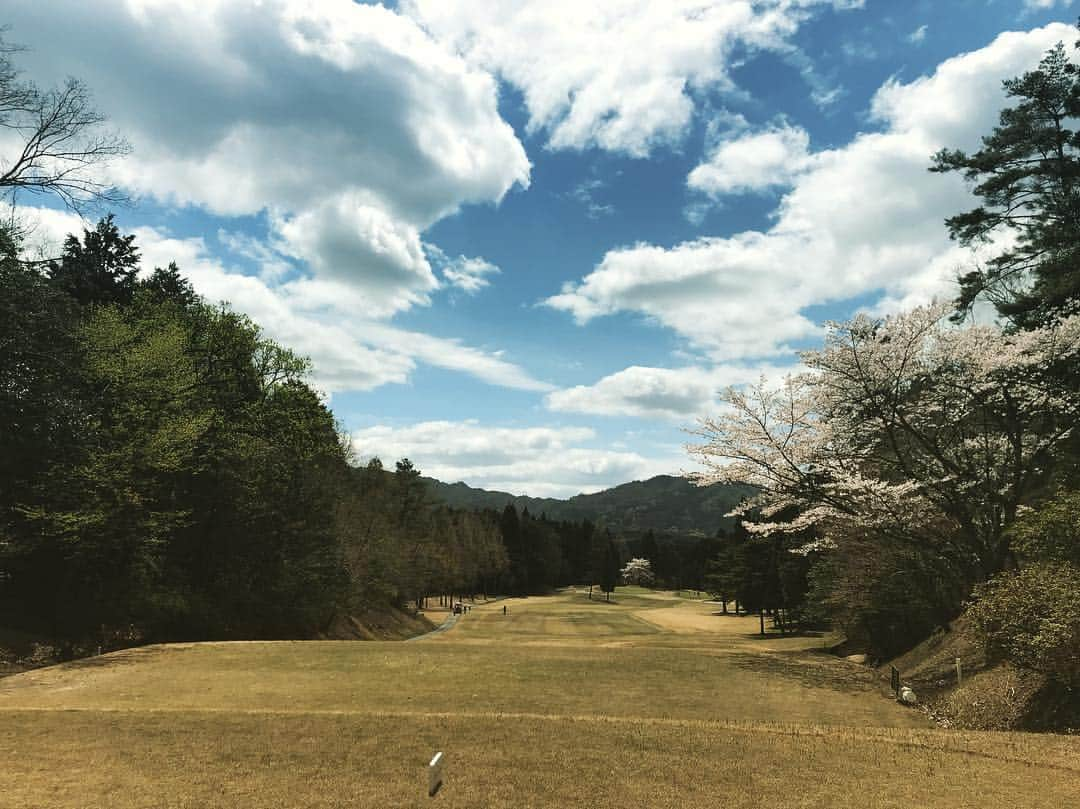 藤田光里さんのインスタグラム写真 - (藤田光里Instagram)「. 琵琶湖カントリー倶楽部 グリーンのクォリティがすごい。 . そして私の記憶が間違っていなければ、 琵琶湖カントリー倶楽部は 葵と初めて練ランしたコース。 まだ話したことない時(´･∀･)」4月11日 18時45分 - hikari.fujita_official