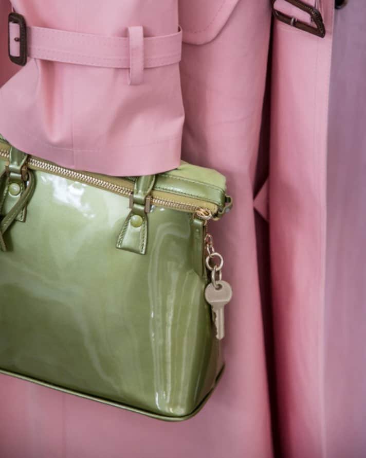 Maison Margielaさんのインスタグラム写真 - (Maison MargielaInstagram)「Pistachio #5AC bag in metal patent leather from #MaisonMargiela SS19 co-ed défilé collection designed by @jgalliano is now available in stores」4月11日 18時58分 - maisonmargiela