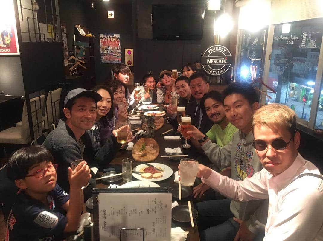 玉田圭司さんのインスタグラム写真 - (玉田圭司Instagram)「生誕39周年🎉俺❗️ 先日、大好きなメンバー達が食事会+誕生日会を開催してくれました。 みんなありがとう🙏 ゲストとしてYouTuberのMAKIHIKAさんも参加してくれました。 こちらもありがとう🙏 これこらまた頑張ろっ💪 #玉田圭司 #39歳 #まだまだこれから #youtuber #makihika」4月11日 18時53分 - keijitamada_official