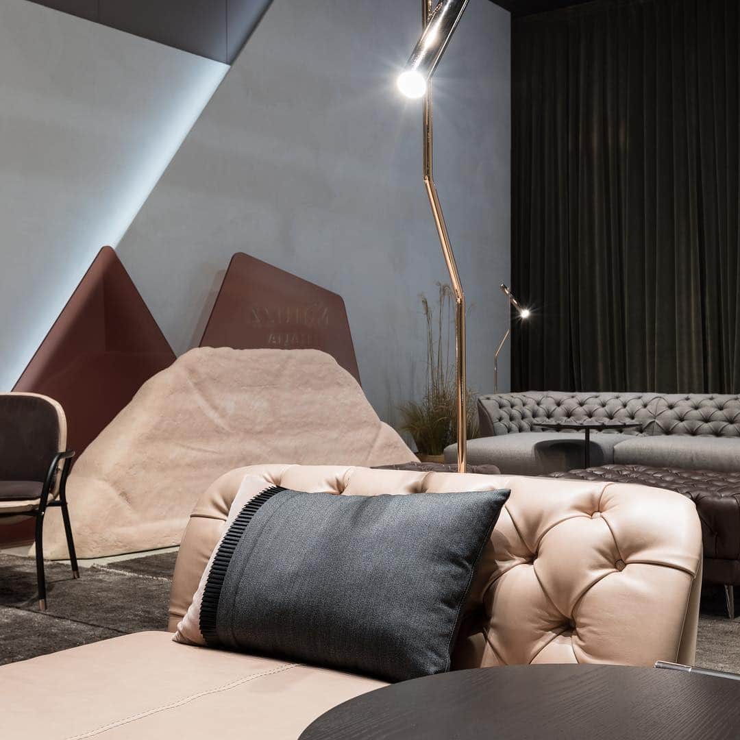 Natuzzi Officialさんのインスタグラム写真 - (Natuzzi OfficialInstagram)「Tribute to the famous opera house in Milan, our La Scala sofa transforms traditional into a more contemporary living. Discover it in this outstanding configuration at our stand. #SaloneDelMobile2019 #MDW #mdw19 #NatuzziMadreTerra #Natuzzi60 #sustainabledesign #Natuzzi #NatuzziItalia #comfort #elegance #design #lifestyle #style #furniture #homefurniture #madeinitaly #living #interiordesign #decor #furnituredesign #homedesign #inspiration #interior #instadesign #designlovers #italianstyle #homedecor #lovedesign #designers #designer」4月11日 19時12分 - natuzzi