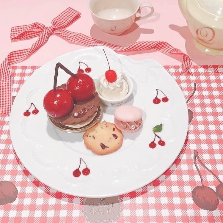 ローリエプレス編集部さんのインスタグラム写真 - (ローリエプレス編集部Instagram)「本物みたいな🍒が、かわいい♡﻿ ﻿表参道の人気カフェQ-pot CAFE.に新作スイーツが登場！﻿ ﻿ Cherry Twins Plate (ドリンク付 各2,060円)﻿ ❤︎Lovely Cherry Red﻿ ❤︎Girly Cherry Pink﻿ ﻿﻿ ❤︎Cherry Tea Soda (750円)﻿ ﻿ ﻿ ﻿ローリエプレスで連載中"えりんこちゃん(@erinko0315 )"のお茶会を記事でご紹介💕﻿ ﻿ 写真の撮り方やダイエット法についても教えてもらったよ🌸 ぜひ記事をチェックしてね！﻿ ﻿ ﻿ ﻿ ♥︎ Q-pot CAFE. 表参道本店﻿ 2019 Q-pot CAFE. Seasonal Menu “Cherry“﻿ 販売期間：2019年4月6日(土)～5月6日(月)﻿ ※WEB予約要﻿ ﻿ ﻿ ﻿ #ローリエプレス#表参道カフェ﻿」4月11日 19時14分 - laurier_press