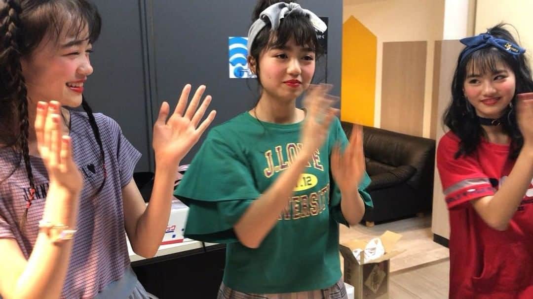 ニコ☆プチのインスタグラム：「💃🎶🕺🏻 楽しそうなめあここるっちゃん🤭💞 #何を踊っているのでしょうか @meari__hayashi  @cocoha_abe  @ruki_0808」
