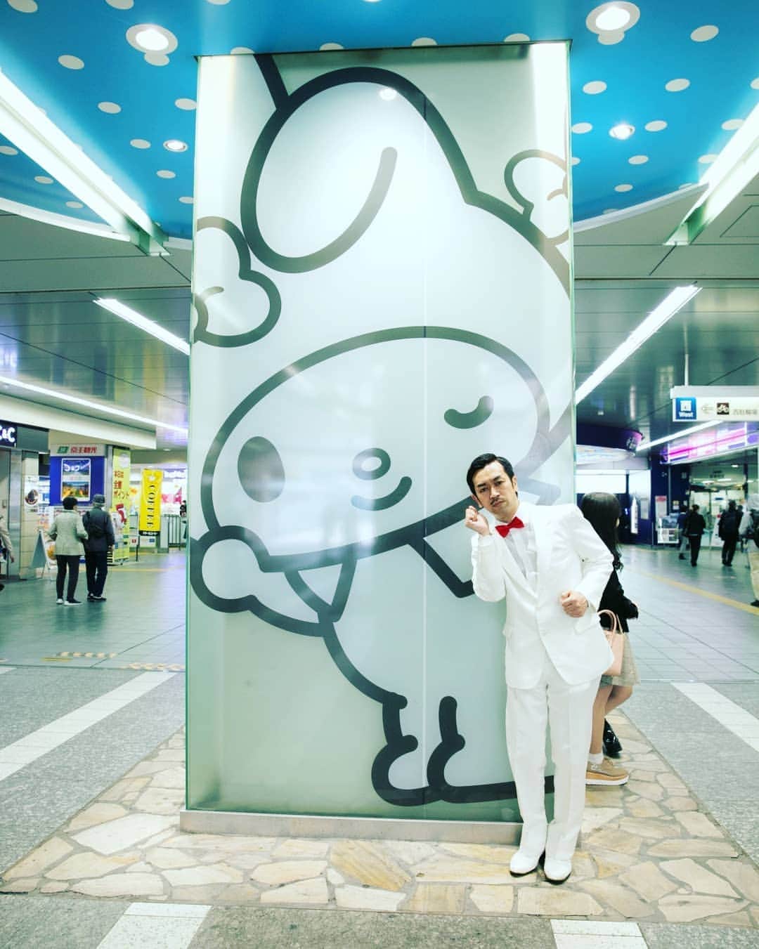 ムーディ勝山さんのインスタグラム写真 - (ムーディ勝山Instagram)「ある場所にやってきたムード歌謡歌手。」4月11日 19時17分 - katsuyama0611