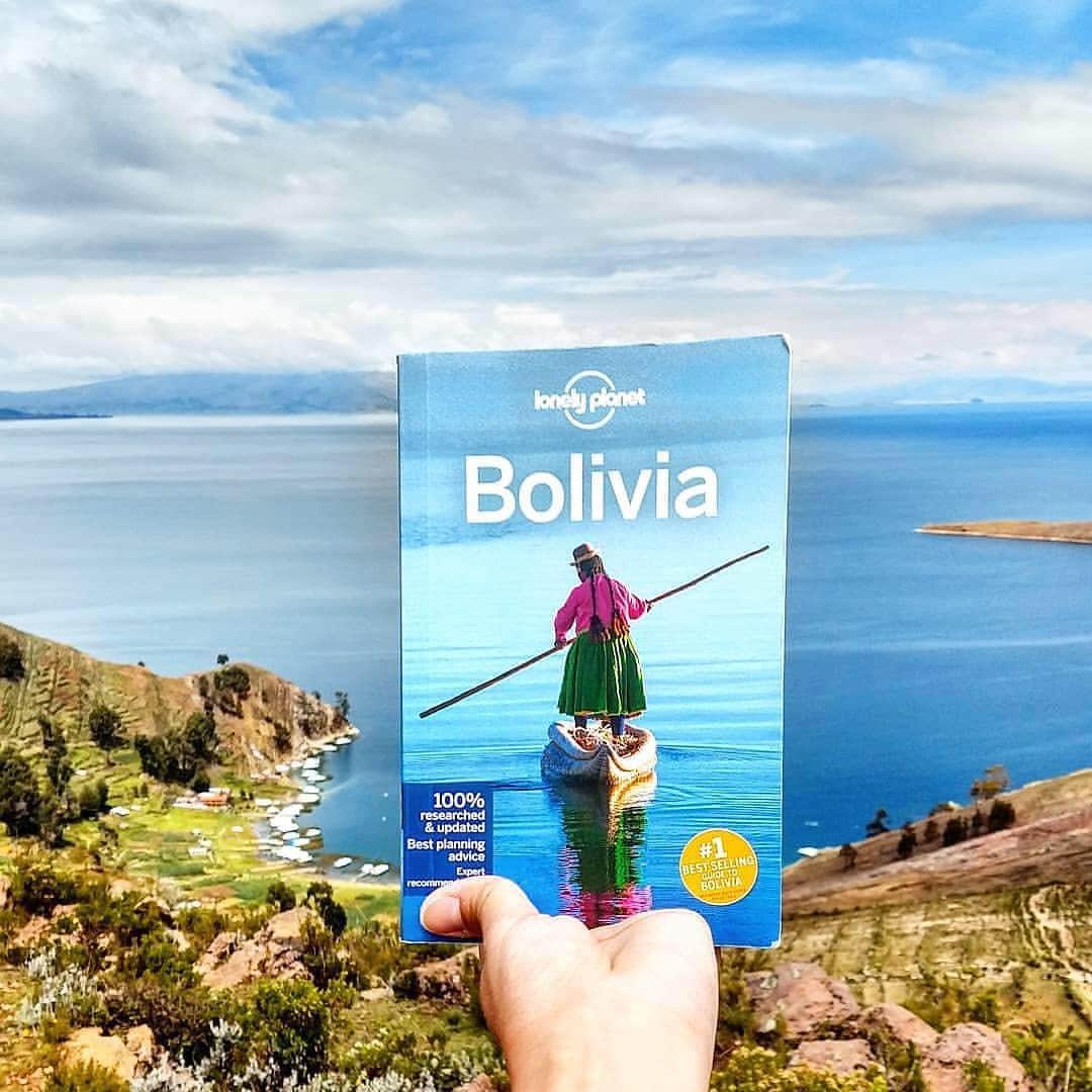 Lonely Planetさんのインスタグラム写真 - (Lonely PlanetInstagram)「This week's #mylpguide shots come from @travellindaround, who is exploring the beautiful lake shores of #Bolivia with her guide, @joshuadpacheco who has taken his to the temples of #Nepal, and @jonny_was_here, who is hitting up #Porto with his Pocket Guide! -- Every week we regram the top #mylpguide shots. Tag yours for a potential feature!」4月11日 19時23分 - lonelyplanet
