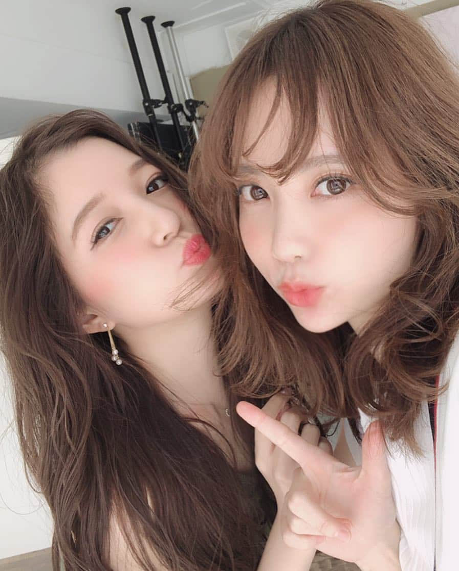 Aoiさんのインスタグラム写真 - (AoiInstagram)「またすぐ会いたいなー♡ いつでも美しくて可愛い天使のともよちゃん👼 @tomoyo_0605  #friends#美女」4月11日 19時33分 - aoioa