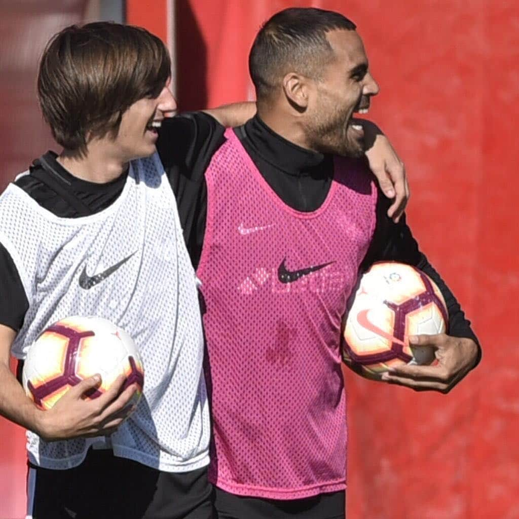 セビージャFCさんのインスタグラム写真 - (セビージャFCInstagram)「Juventud ➕ Experiencia • Todos juntos a por #ElGranDerbi 💪🏻 #WeareSevilla #vamosmisevilla #training #felizjueves」4月11日 19時26分 - sevillafc