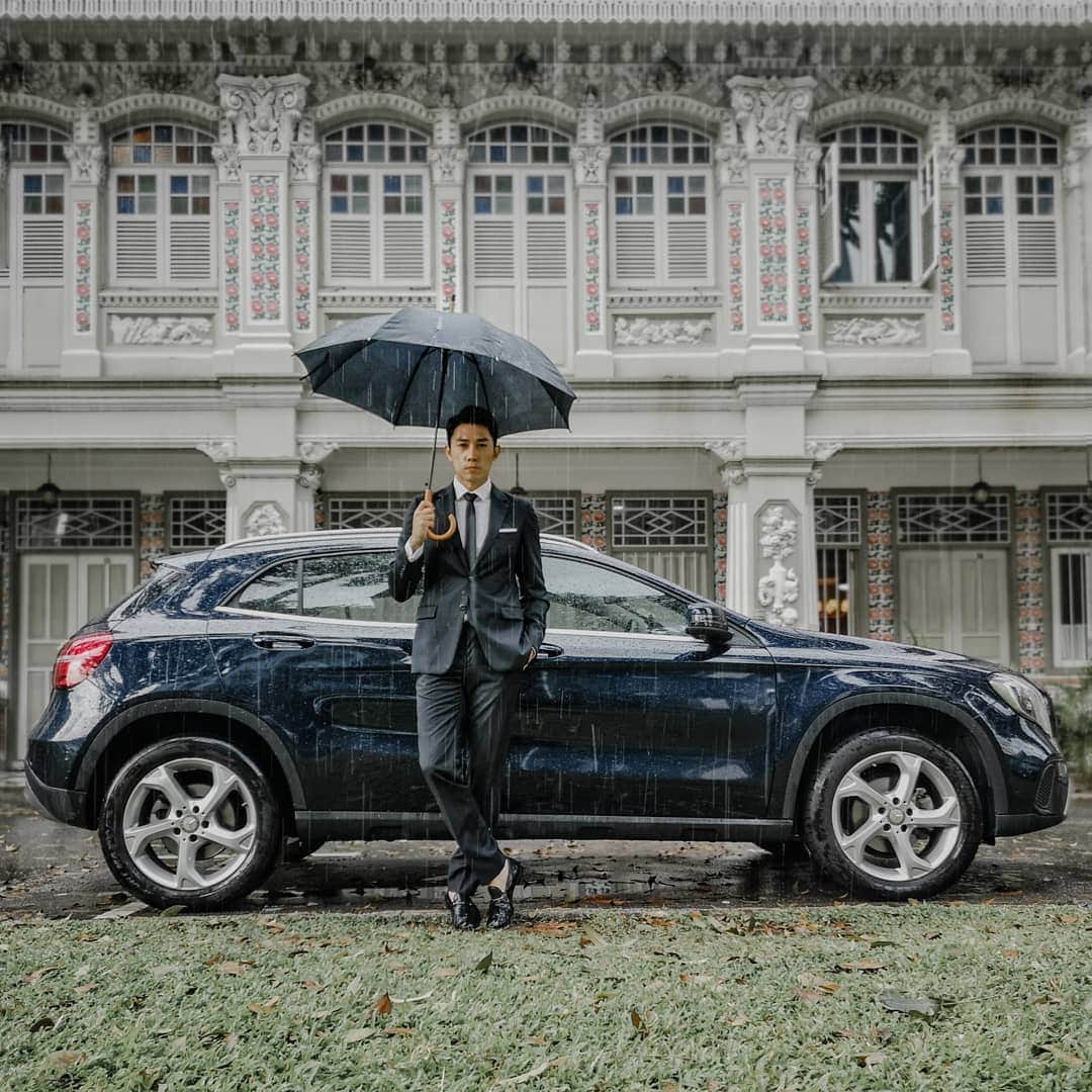 デスモンド・タンのインスタグラム：「Without rain, nothing grows. Learn to embrace the storms of your life. Rain or shine, drive on!  P.S. Guess which Mercedes-Benz I will be arriving in on the red carpet of Star Awards this year.  #mercedesbenzsg @mercedesbenzsg #mercedesbenz @mercedesbenz #GLA #StarAwards2019 #SP」