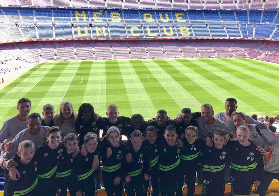 ADOデン・ハーグさんのインスタグラム写真 - (ADOデン・ハーグInstagram)「‪Dit is mooi! 👌 Onze Onder 13 was twee dagen in Barcelona, waar de jeugdploeg onder meer met 2-4 won van Barça onder 12! 👏 ‪#TrotsOpOnzeJeugd ‬」4月11日 19時29分 - adodenhaag