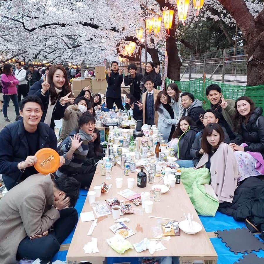 楪望さんのインスタグラム写真 - (楪望Instagram)「プライベートでもゆっくりお花見ができて嬉しかった今年🌸 * こんな大人数でお花見したの初めてだったかもー！！😳✨✨✨ @上野恩賜公園🐼 * 花見酒はやはり格別でした❤️笑 * #お花見 #🌸 #桜 #上野恩賜公園 #朝から場所確保してくださった方々ありがとうございました😭 #思い出」4月11日 19時50分 - nozomi_yuzuriha_official