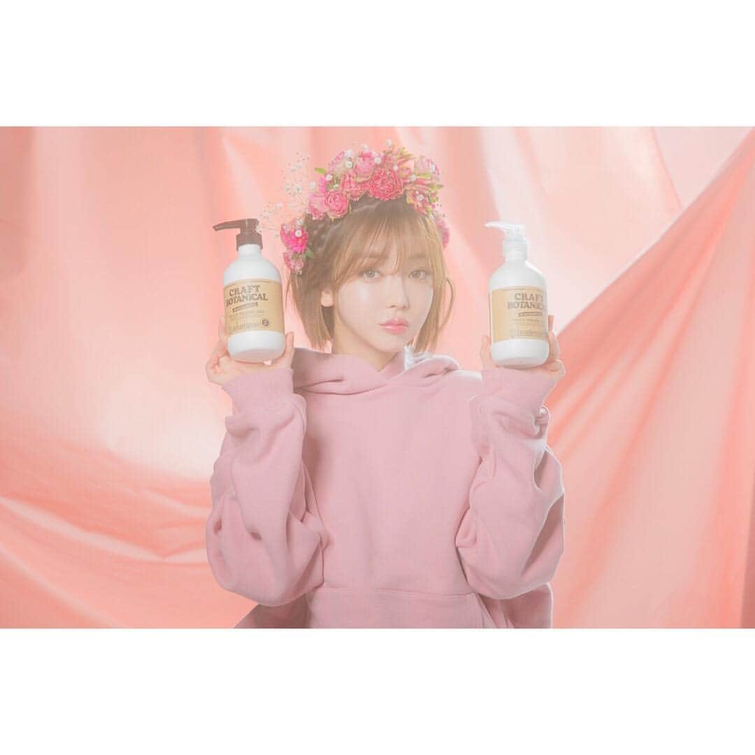 のインスタグラム：「・ Keiichi Nitta & Masayoshi Okudaira × CRAFT BOTANICAL aminoRESQ  ART WORK🌷 📸Today’s model🧖‍♀️ @taeri__taeri ・ ・ #aminoresq #アミノレスキュー  #CRAFT #クラフト #BOTANICAL #ボタニカル #CRAFTBOTANICAL #クラフトボタニカル #shampoo #シャンプー #treatment #トリートメント #hairpack ＃ヘアパック #haircare #ヘアケア #scalpcare #スカルプケア #healthy #beautifulhair #relax #happybathtime #LOFT #ロフト #東急ハンズ #ショップイン #ARTWORK #BEAUTY #SHOOTING #テリちゃん #vivi」