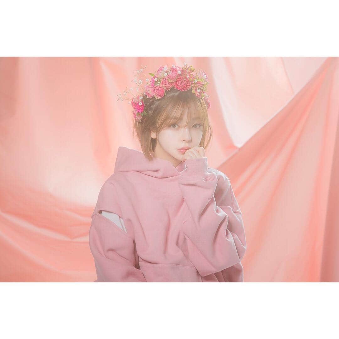 のインスタグラム：「・ Keiichi Nitta & Masayoshi Okudaira × CRAFT BOTANICAL aminoRESQ  ART WORK🌷 📸Today’s model🧖‍♀️ @taeri__taeri ・ ・ #aminoresq #アミノレスキュー  #CRAFT #クラフト #BOTANICAL #ボタニカル #CRAFTBOTANICAL #クラフトボタニカル #shampoo #シャンプー #treatment #トリートメント #hairpack ＃ヘアパック #haircare #ヘアケア #scalpcare #スカルプケア #healthy #beautifulhair #relax #happybathtime #LOFT #ロフト #東急ハンズ #ショップイン #ARTWORK #BEAUTY #SHOOTING #テリちゃん #vivi」