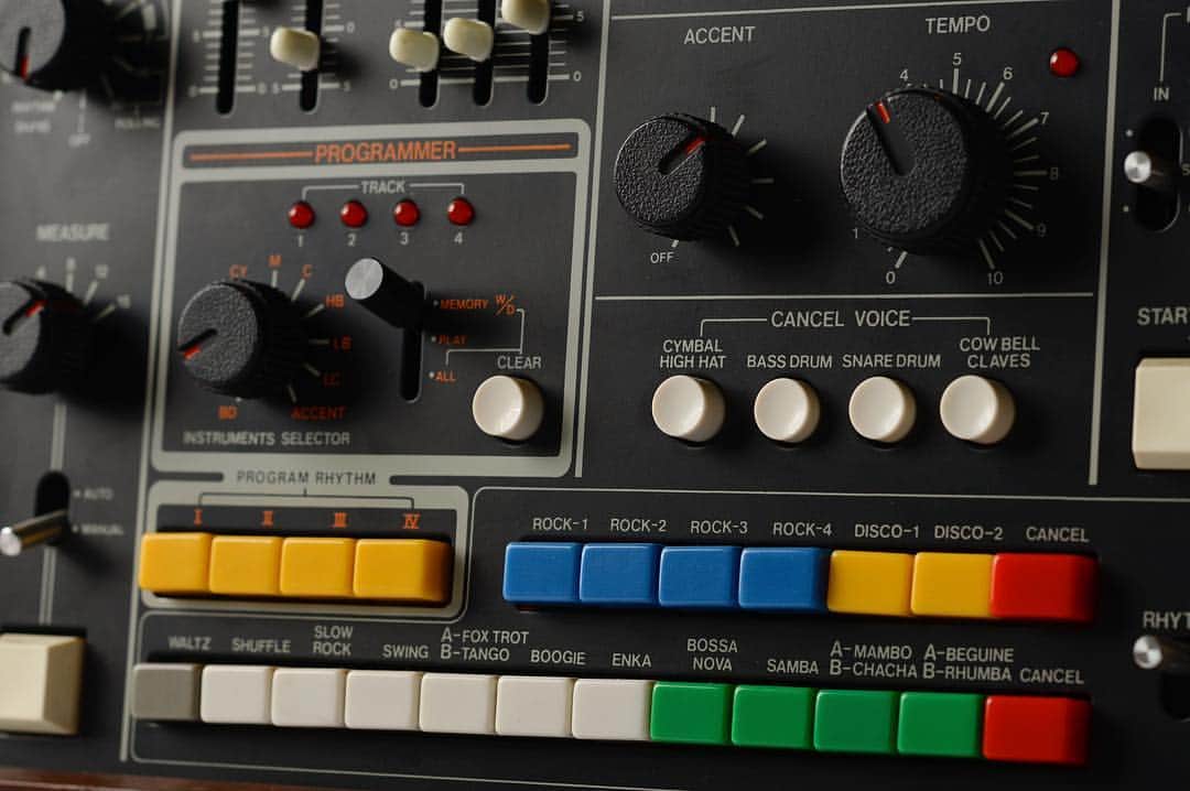 Red Bull Music Academyのインスタグラム：「Detail shot of the Roland CR-78, the world’s first programmable rhythm box. — 📷 @drewgurian #compurhythm #cr78 #drummachine #rhythmbox」