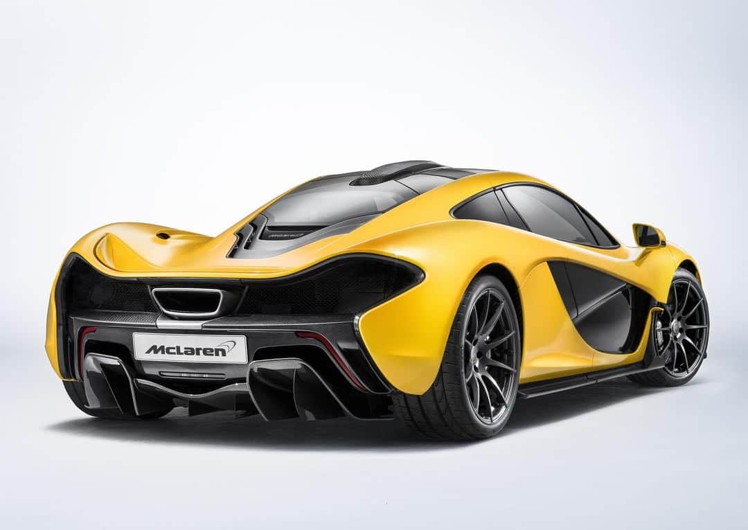 McLaren Automotiveさんのインスタグラム写真 - (McLaren AutomotiveInstagram)「Ground-breaking carbon fibre construction; advanced aerodynamics and pioneering hybrid powertrain technologies. The #McLarenP1 is just as stunning now as when it was debuted in 2013. #UltimateMonth」4月11日 20時00分 - mclarenauto