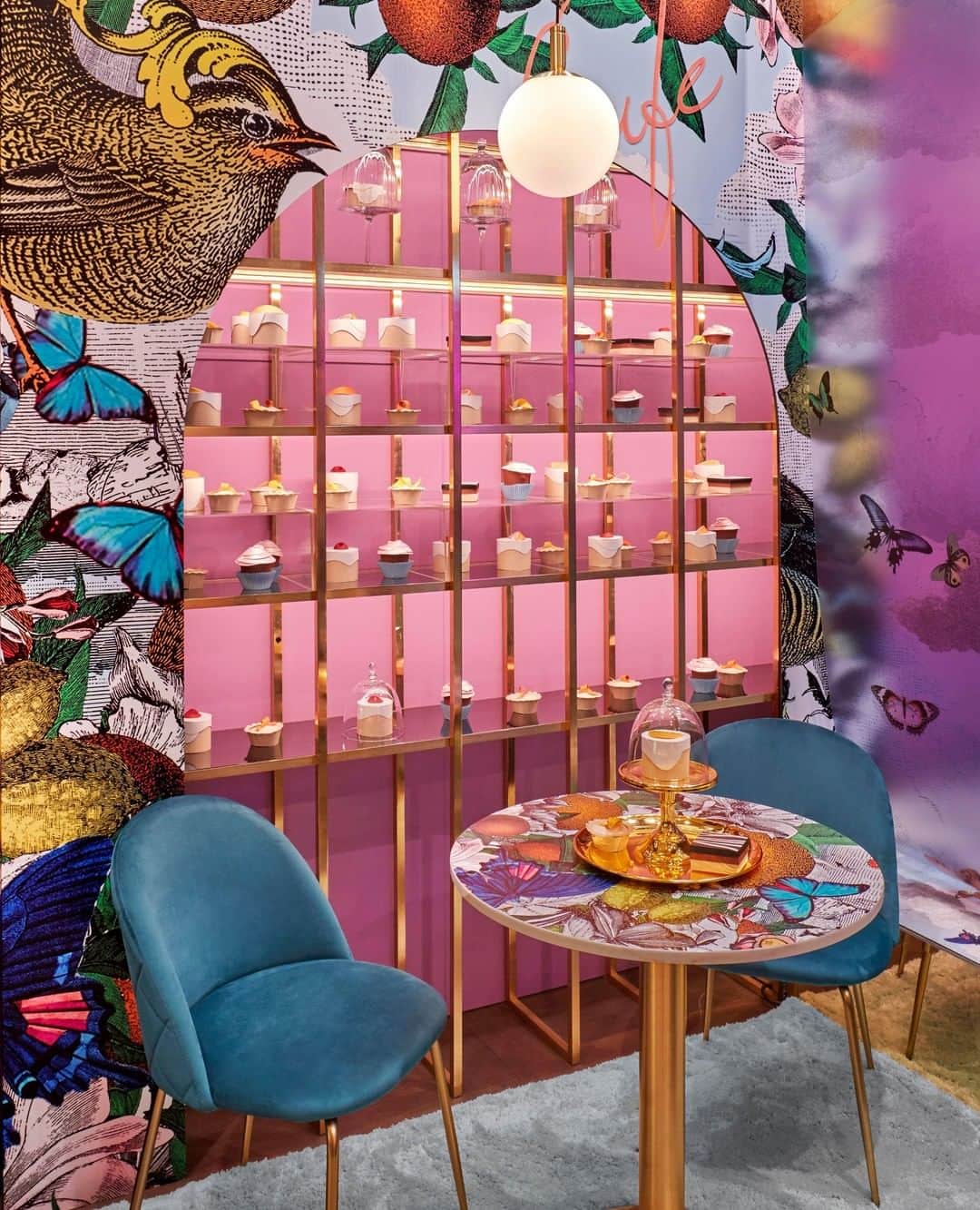 ペンハリガンさんのインスタグラム写真 - (ペンハリガンInstagram)「An array of exquisite olfactive treats are on the menu at the Penhaligon’s Portraits Café, including the house specials; two rather delightful citrus cocktails – The Ingénue Cousin Flora and The Impudent Cousin Matthew. Be sure to pay us a visit in store to try them for yourself! #penhaligonsxportraits」4月11日 20時00分 - penhaligons