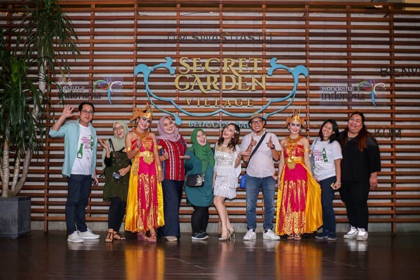 Prilly Latuconsinaさんのインスタグラム写真 - (Prilly LatuconsinaInstagram)「Beberapa hari lalu di Bali bersama @herboristnaturalcare dinner exclusive bareng mereka semua! Seru banget bisa makan bareng, cerita soal project selanjutnya dan ngasih tips tips buat merawat diri. Makasih yaa semuanyaa! Semoga bisa terus ngadain acara seru kaya kemarin! Dan jangan lupa di rawat kulitnya pakai Herborist minyak Zaitun dan Body lotion Zaitun 😙💚」4月11日 20時16分 - prillylatuconsina96