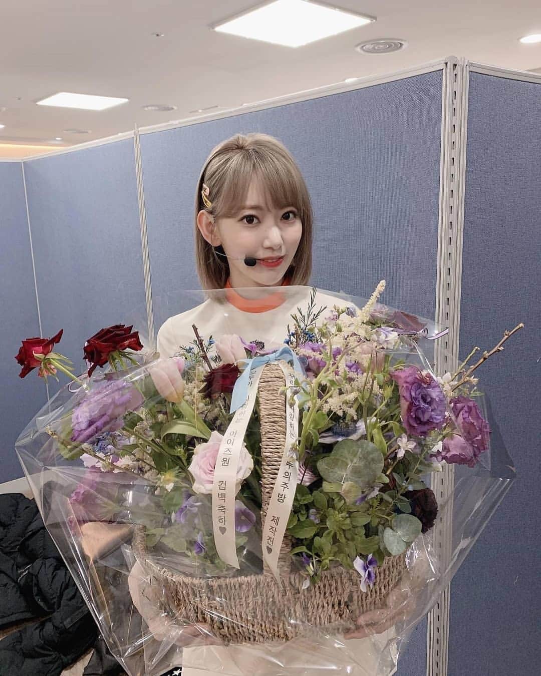 h3artbrak3rsさんのインスタグラム写真 - (h3artbrak3rsInstagram)「#repost @official_izone  모두의 주방에서 멋진 꽃다발을 받았습니다! 감사합니다 항상 따뜻한 사람들의 주방을 좋아합니다! ⠀⠀⠀ 「みんなのキッチン」から素敵な花束を頂きました！ ありがとうございます。 いつも温かい方たちのキッチンが大好きです！ ⠀⠀⠀ #사쿠라 #さくら #宮脇咲良 #모두의_주방 #IZONE #아이즈원 #アイズワン  #sakura #미야와키사쿠라」4月11日 20時16分 - h3artbrak3rs
